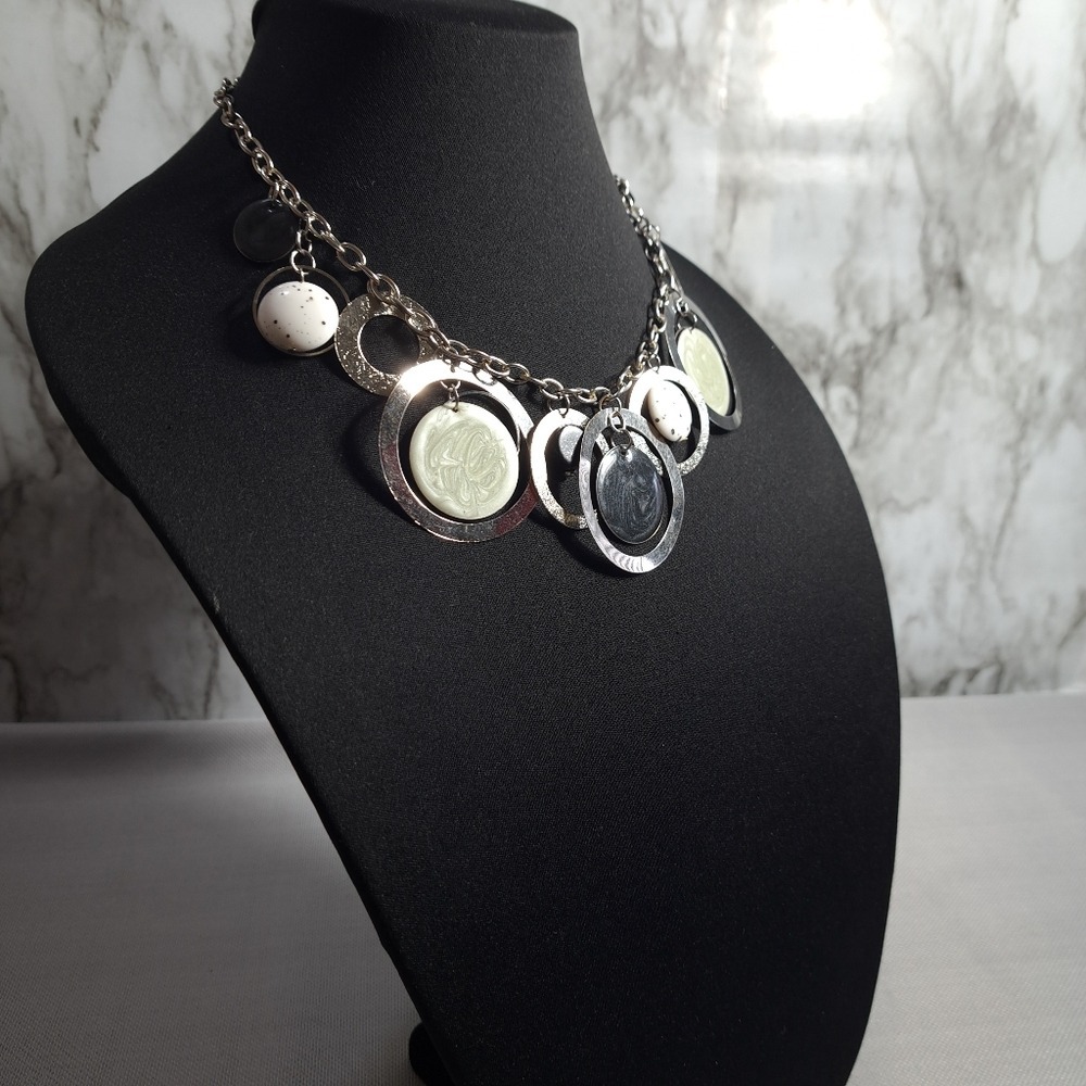 NY Women's Necklace Layer Disc Bib‎ Silver Tone White,Grey,Black Acrylic Stones